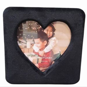 Style Sanctuary Velour Heart Photo Frame- Black